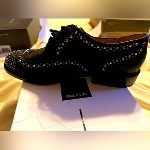 Never worn Dolce Vita black leather flats embellished with silver beads. W 8.5